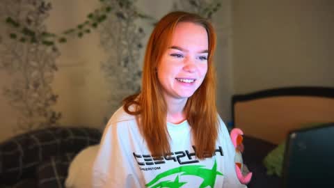 Snapshot of babyfoxyy chatting on 20, 12, 2024 maddy online show from 20, 12, 2024