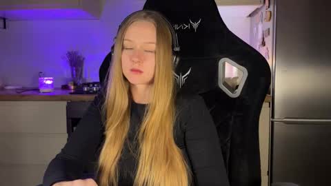 Snapshot of babyytonight chatting on 30, 9, 2025 NEXT STREAM 1AM GMT3 Alice online show from 30, 9, 2025