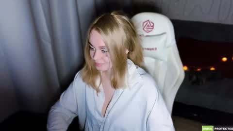 Snapshot of bad_girl009 chatting on 28, 10, 2025 Lin online show from 28, 10, 2025