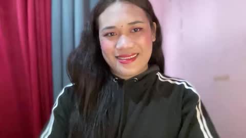 AMARA - FOLLOW ME AND THUMBS UP online show from 1, 3, 2026