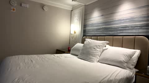 Snapshot of badboyson65 chatting on 25, 1, 2025 HotWifeFun32 online show from 25, 1, 2025