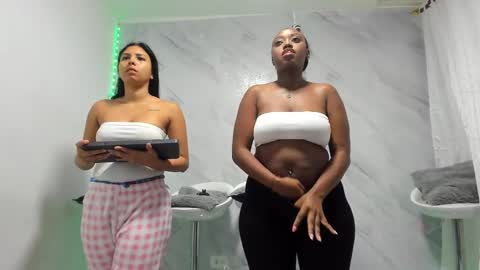 Snapshot of badgirls_000 chatting on 29, 1, 2025 candy and dayan online show from 29, 1, 2025