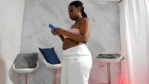 Snapshot of badgirls_000 chatting on 5, 2, 2025 candy and dayan online show from 5, 2, 2025