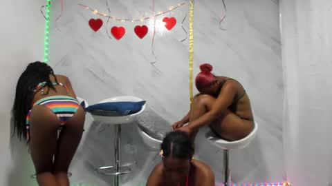 Snapshot of badgirls_000 chatting on 8, 2, 2025 candy and dayan online show from 8, 2, 2025