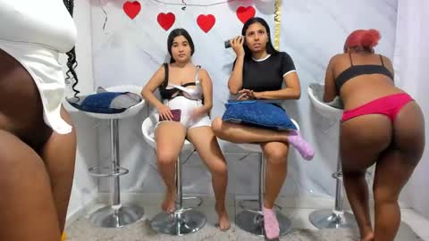 Snapshot of badgirls_000 chatting on 17, 2, 2025 candy and dayan online show from 17, 2, 2025
