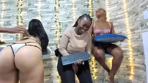 Snapshot of badgirls_000 chatting on 28, 2, 2025 candy and dayan online show from 28, 2, 2025