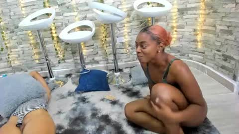 Snapshot of badgirls_000 chatting on 11, 3, 2025 candy and dayan online show from 11, 3, 2025