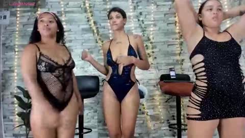 Snapshot of badgirls_000 chatting on 23, 9, 2025 candy and dayan online show from 23, 9, 2025