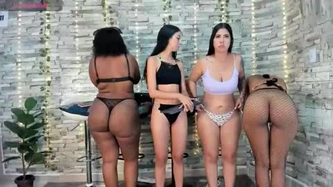 Snapshot of badgirls_000 chatting on 11, 10, 2025 candy and dayan online show from 11, 10, 2025