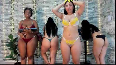 Snapshot of badgirls_000 chatting on 18, 10, 2025 candy and dayan online show from 18, 10, 2025
