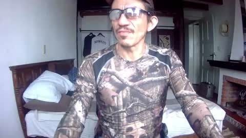 Snapshot of badhombremx chatting on 16, 6, 2026 Mexican livin Off the Wall online show from 16, 6, 2026