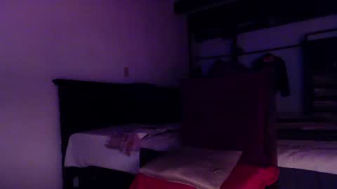 Snapshot of badhombremx chatting on 24, 6, 2026 Mexican livin Off the Wall online show from 24, 6, 2026