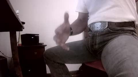 Snapshot of badhombremx chatting on 25, 6, 2026 Mexican livin Off the Wall online show from 25, 6, 2026