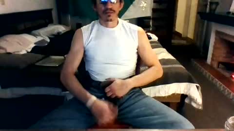Snapshot of badhombremx chatting on 7, 7, 2026 Mexican livin Off the Wall online show from 7, 7, 2026