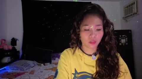 Snapshot of badlilbambi chatting on 16, 11, 2025 badlilbambi online show from 16, 11, 2025