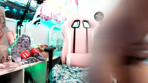 Snapshot of baebaebluexxx chatting on 5, 12, 2024 Bae Bae Blue online show from 5, 12, 2024