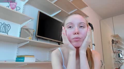 Snapshot of bam_bi chatting on 12, 9, 2025 Kira online show from 12, 9, 2025