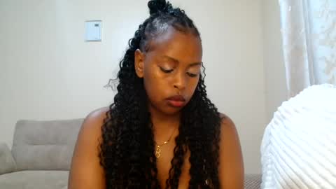 Snapshot of bambi_e chatting on 5, 7, 2026 bambi_e online show from 5, 7, 2026