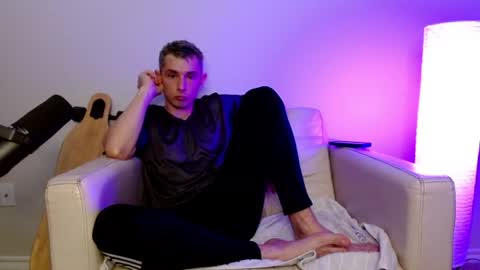 Snapshot of bananacurvesleft chatting on 4, 8, 2026 bananacurvesleft online show from 4, 8, 2026