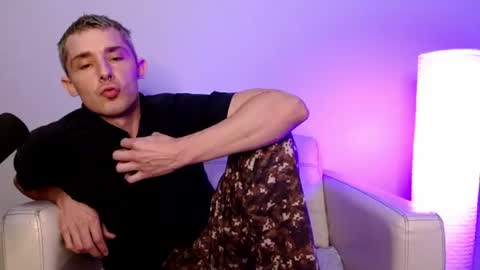 Snapshot of bananacurvesleft chatting on 7, 8, 2026 bananacurvesleft online show from 7, 8, 2026