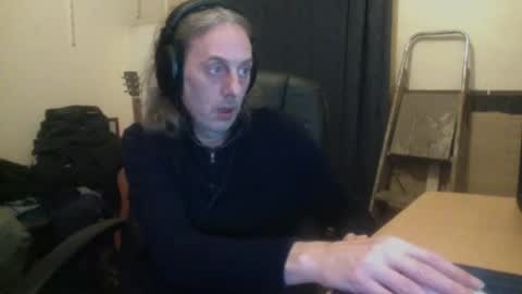 Snapshot of bangintoleather chatting on 27, 11, 2025 bangintoleather online show from 27, 11, 2025