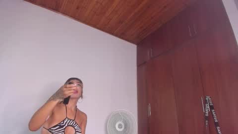 Snapshot of barbie_ds chatting on 4, 10, 2025 barbie_ds online show from 4, 10, 2025