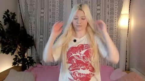 Snapshot of barbie_lizzie chatting on 18, 12, 2025 Lizzie - barbie girl . online show from 18, 12, 2025