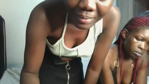 Snapshot of barbie_queen2 chatting on 18, 9, 2025 queen online show from 18, 9, 2025