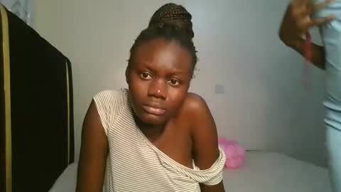 Snapshot of barbie_queen2 chatting on 24, 9, 2025 queen online show from 24, 9, 2025