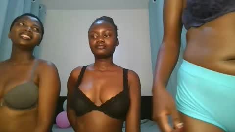 Snapshot of barbie_queen2 chatting on 1, 10, 2025 queen online show from 1, 10, 2025