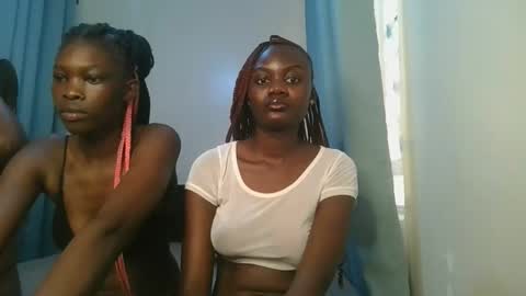 Snapshot of barbie_queen2 chatting on 5, 11, 2025 queen online show from 5, 11, 2025