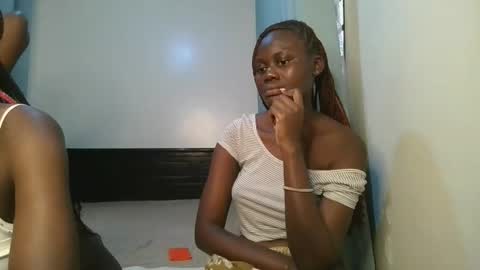 Snapshot of barbie_queen2 chatting on 12, 11, 2025 queen online show from 12, 11, 2025