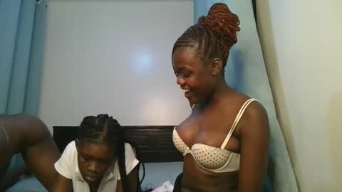 Snapshot of barbie_queen2 chatting on 21, 11, 2025 queen online show from 21, 11, 2025