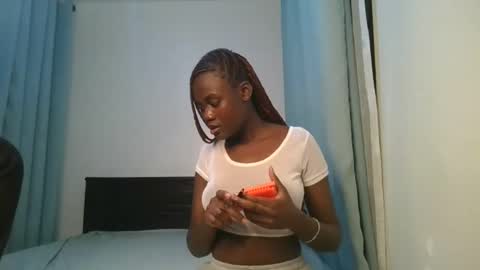 Snapshot of barbie_queen2 chatting on 1, 12, 2025 queen online show from 1, 12, 2025