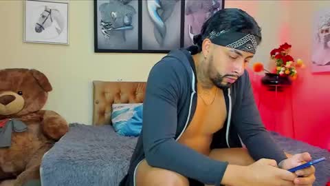 Snapshot of bastian_jones1 chatting on 4, 2, 2025 bastian_jones1 online show from 4, 2, 2025