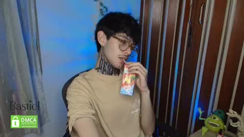 Snapshot of bastiel_ chatting on 29, 10, 2025 Bastiel online show from 29, 10, 2025