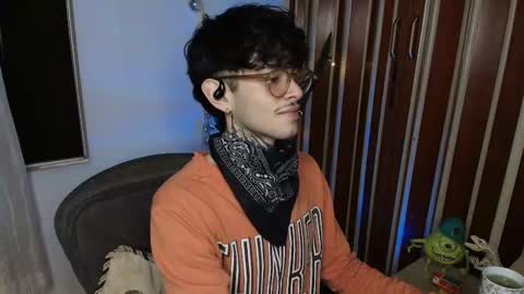 Snapshot of bastiel_ chatting on 2, 12, 2025 Bastiel online show from 2, 12, 2025