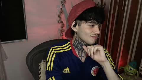 Snapshot of bastiel_ chatting on 5, 12, 2025 Bastiel online show from 5, 12, 2025