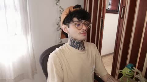 Snapshot of bastiel_ chatting on 16, 12, 2025 Bastiel online show from 16, 12, 2025