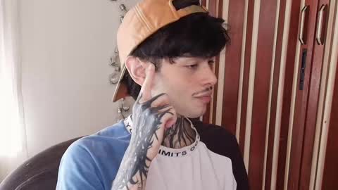 Snapshot of bastiel_ chatting on 17, 12, 2025 Bastiel online show from 17, 12, 2025