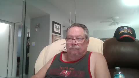 Single Grandpa in Florida. Love to C2C and have Fun Privately online show from 28, 10, 2025