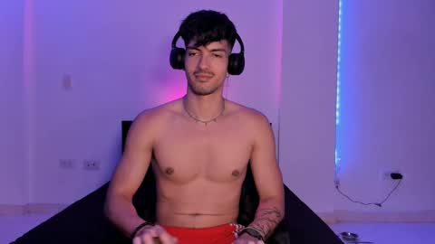 Snapshot of bbbeachboy chatting on 4, 12, 2024 Valentino online show from 4, 12, 2024