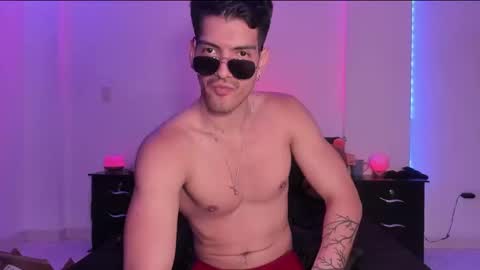 Snapshot of bbbeachboy chatting on 5, 2, 2025 Valentino online show from 5, 2, 2025