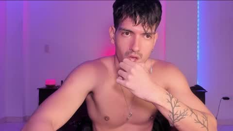 Snapshot of bbbeachboy chatting on 8, 2, 2025 Valentino online show from 8, 2, 2025