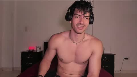 Snapshot of bbbeachboy chatting on 9, 3, 2025 Valentino online show from 9, 3, 2025