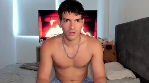Snapshot of bbbeachboy chatting on 8, 10, 2025 Valentino online show from 8, 10, 2025
