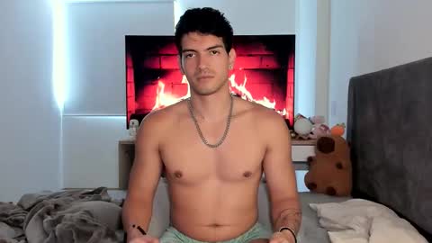 Snapshot of bbbeachboy chatting on 10, 10, 2025 Valentino online show from 10, 10, 2025