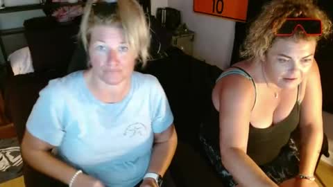 Shower Confessions online show from 25, 7, 2026