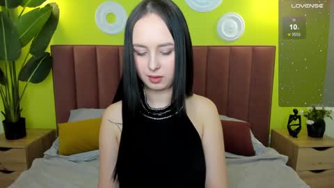 Snapshot of beatricereeves chatting on 1, 2, 2025 Beatrice 3 online show from 1, 2, 2025