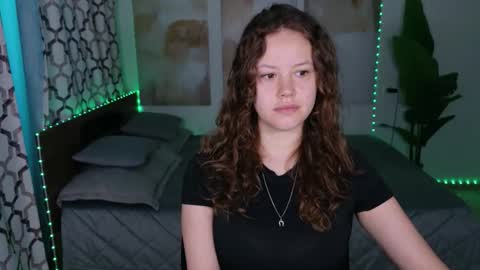 Snapshot of beatricewild chatting on 25, 5, 2026 BeatriceWild online show from 25, 5, 2026